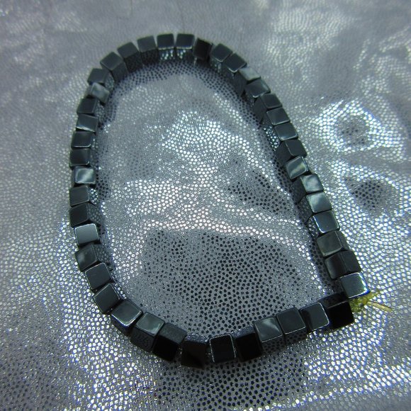 Hematite 6mm Cubes 7" Stretchy Gemstone Bracelet - Picture 2 of 3